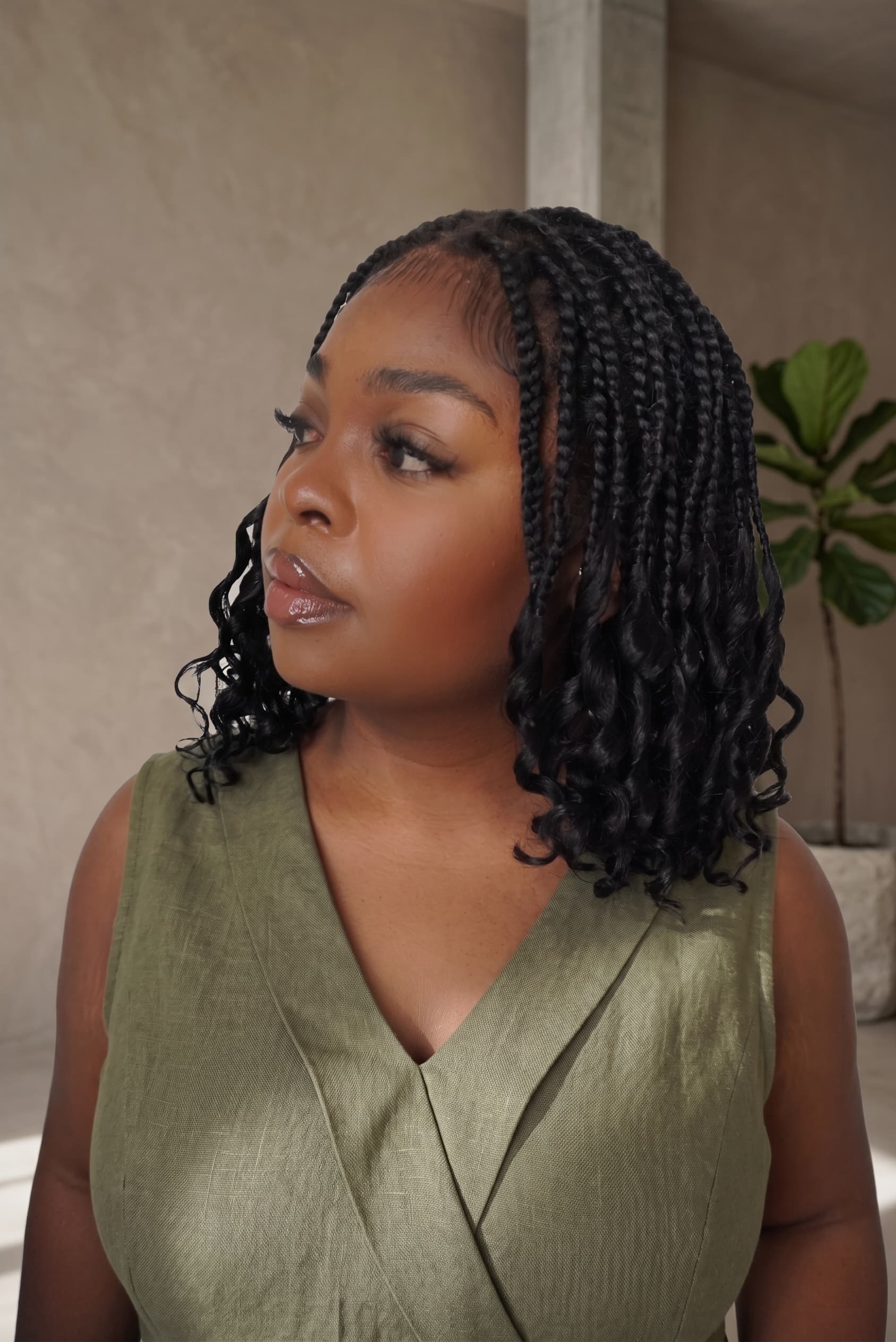 Nina - Short Pre Bleached Swiss HD Full Lace Knotless Box Braided Wig With Human Hair Curly Ends